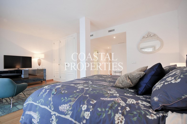 Property for Sale in Near Palma, Luxury 3/4 bedroom beachfront apartment for sale   Portixol, Mallorca, Spain