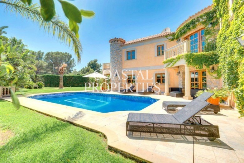 Property for Sale in Beautiful traditional villa for sale in the upmarket area Sol De Mallorca, Mallorca, Spain