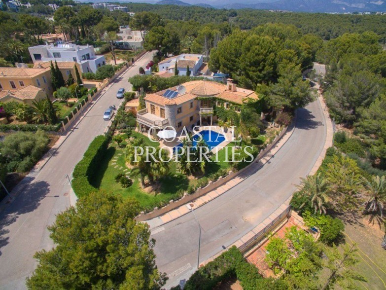 Property to Rent in Beautiful traditional villa for rent in the upmarket area Sol De Mallorca, Mallorca, Spain