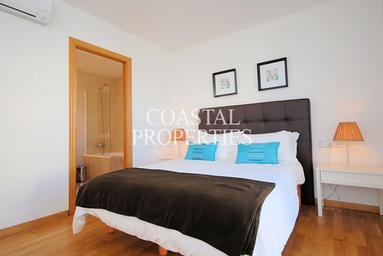 Property for Sale in Immaculate modern 4 bedroom, 3 bathroom apartment for sale Palmanova, Mallorca, Spain