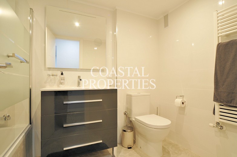 Property for Sale in Beautifully appointed modern 3 bedroom, 2 bathroom apartment for sale in Son Armadams, Palma, Mallorca, Spain