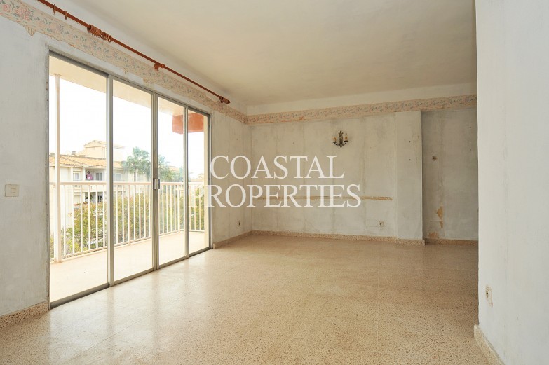 Property for Sale in Low price 3 bedroom, 1 bathroom apartment for sale Son Ferrer, Mallorca, Spain