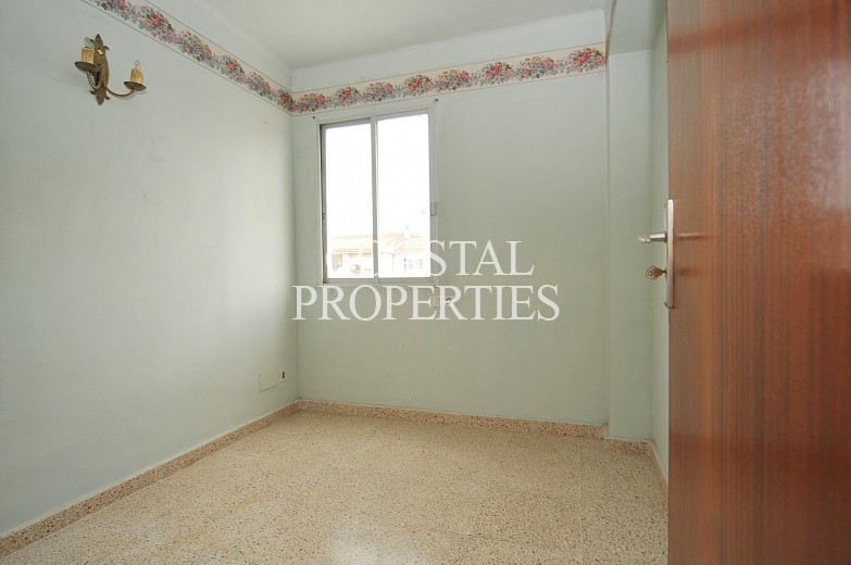 Property for Sale in Low price 3 bedroom, 1 bathroom apartment for sale Son Ferrer, Mallorca, Spain