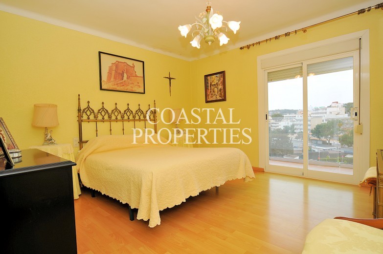Property for Sale in Super-large 4 bedroom beachfront apartment for sale Palmanova, Mallorca, Spain