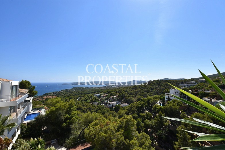 Property for Sale in 4 bedroom, 3 bathroom sea view villa for sale in the upmarket Costa D'en Blanes, Mallorca, Spain