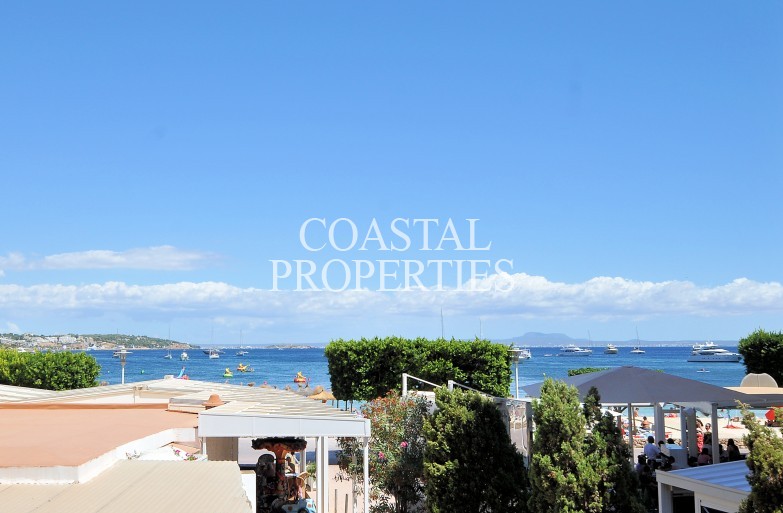 Property for Sale in Beachfront apartment for sale in popular holiday resort Palmanova, Mallorca, Spain
