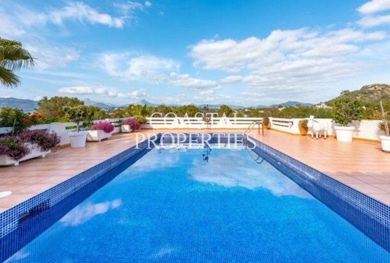 Property for Sale in 4 bedroom detached villa  with swimming pool for sale Santa Ponsa, Mallorca, Spain