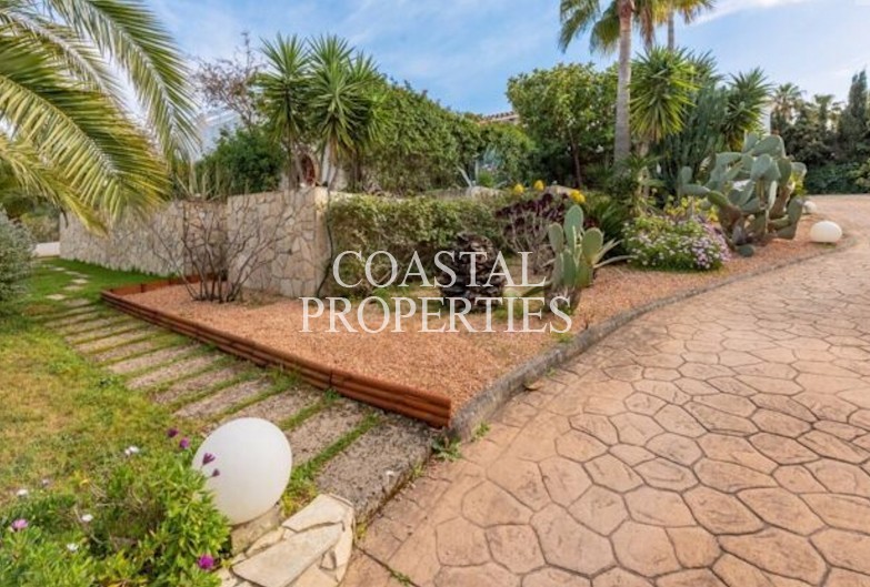 Property for Sale in 4 bedroom detached villa  with swimming pool for sale Santa Ponsa, Mallorca, Spain