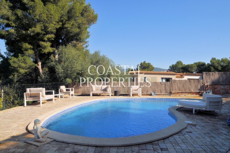 Property for Sale in 7 bedroom villa with own swimming pool  Santa Ponsa, Mallorca, Spain