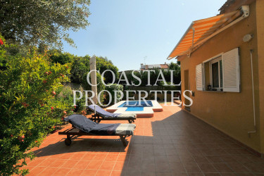 Property for Sale in Immaculate, 3 bedroom, 2 bathroom detached villa with swimming pool for sale Son Ferrer, Mallorca, Spain