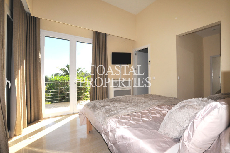 Property for Sale in Luxury 5-Bedroom detached house with swimming pool for Sale Cala Vinyes, Mallorca, Spain