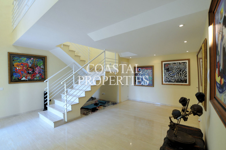 Property for Sale in Luxury 5-Bedroom detached house with swimming pool for Sale Cala Vinyes, Mallorca, Spain