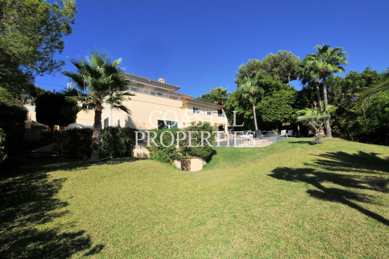 Property for Sale in Luxury 5-Bedroom detached house with swimming pool for Sale Cala Vinyes, Mallorca, Spain