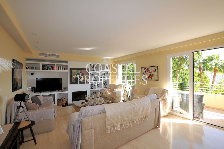 Property for Sale in Luxury 5-Bedroom detached house with swimming pool for Sale Cala Vinyes, Mallorca, Spain