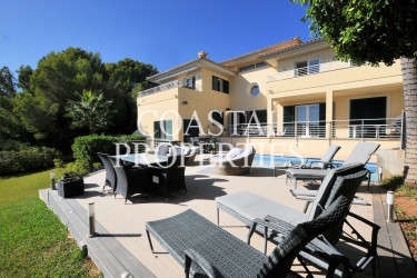 Property for Sale in Luxury 5-Bedroom detached house with swimming pool for Sale Cala Vinyes, Mallorca, Spain