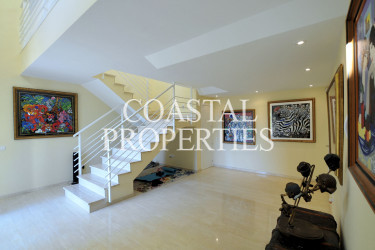 Property for Sale in Luxury 5-Bedroom detached house with swimming pool for Sale Cala Vinyes, Mallorca, Spain