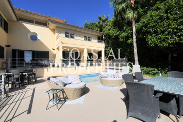 Property for Sale in Luxury 5-Bedroom detached house with swimming pool for Sale Cala Vinyes, Mallorca, Spain
