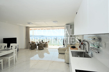Property for Sale in Waterfront 3-Bedroom Apartment with Stunning Sea Views Palmanova, Mallorca, Spain